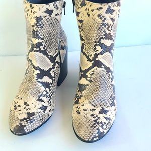 Madden Girl Snakeskin Boots/ Size 8.5M